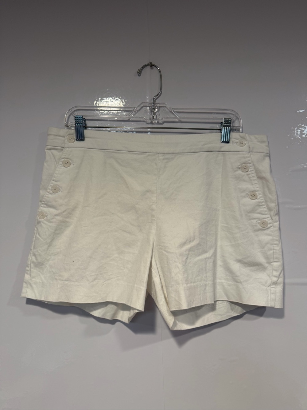Banana Republic Cream Women's Bermuda Shorts